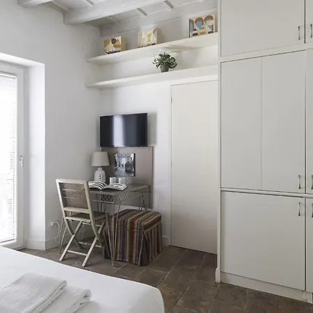 Apartment Navigli Canal View