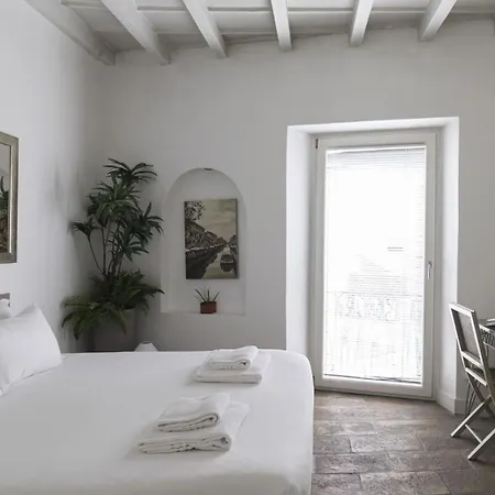 Navigli Canal View Apartment *