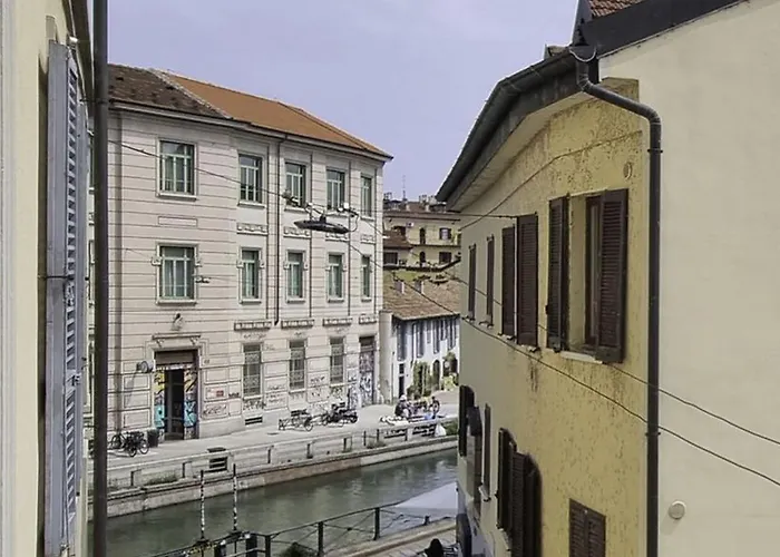 Navigli Canal View Mediolan